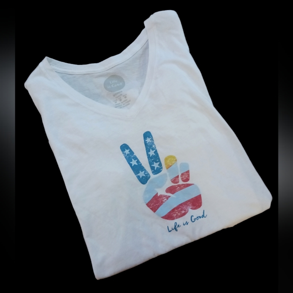 NWOT "Life Is Good" Classic Fit V-neck tee.  Womens Medium.